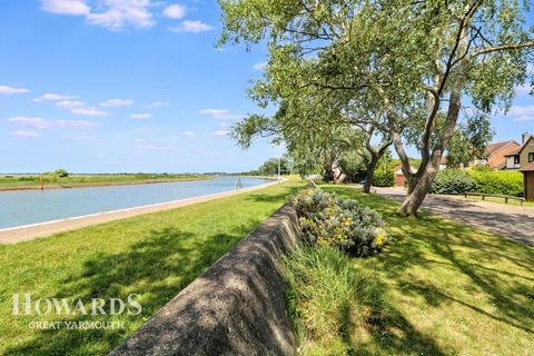 undefined, River Walk, Great Yarmouth