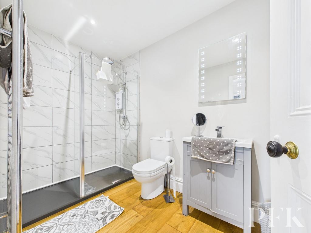 En-suite to Bedroom 2