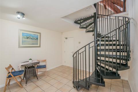 2 bedroom flat to rent, North View Road, Bradford, West Yorkshire, BD4