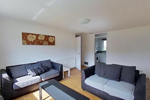2 bedroom flat to rent, Calder Crescent, Edinburgh, EH11