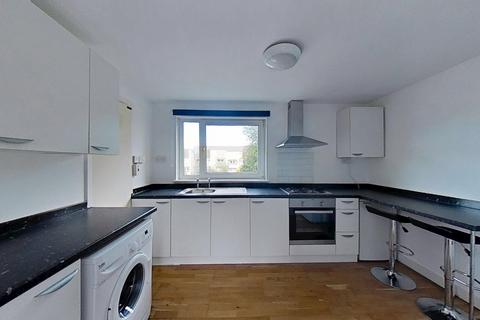 2 bedroom flat to rent, Calder Crescent, Edinburgh, EH11