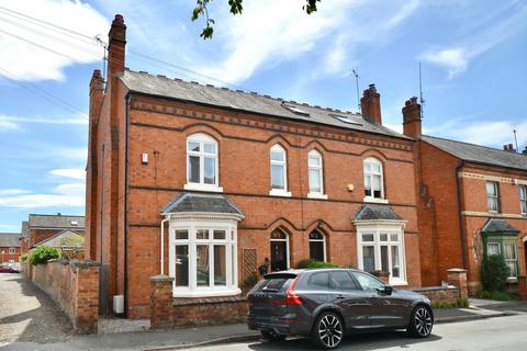 4 bedroom semi-detached house for sale, Queens Road, Evesham, WR11 4JN