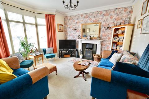 4 bedroom semi-detached house for sale, Queens Road, Evesham, WR11 4JN