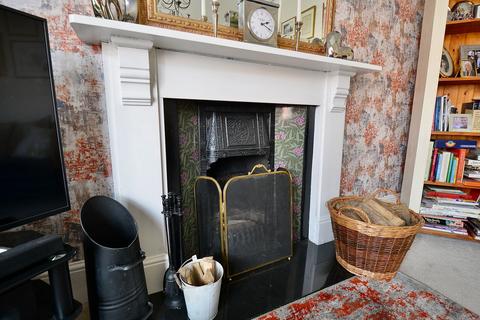 4 bedroom semi-detached house for sale, Queens Road, Evesham, WR11 4JN