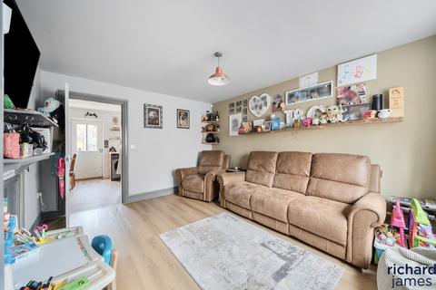5 Crosstrees, Royal Wootton Bassett, Swindon, SN4 8FB