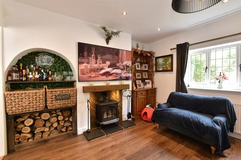 3 Snakes Hill, Navestockside, Brentwood, CM14 5SA