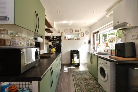 3 Snakes Hill, Navestockside, Brentwood, CM14 5SA