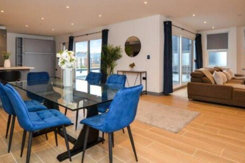 undefined, Avenir Court, Ballards Lane, London