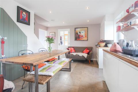 16 Chalklands, Linton, Cambridge, CB21 4JH