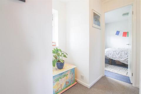 16 Chalklands, Linton, Cambridge, CB21 4JH