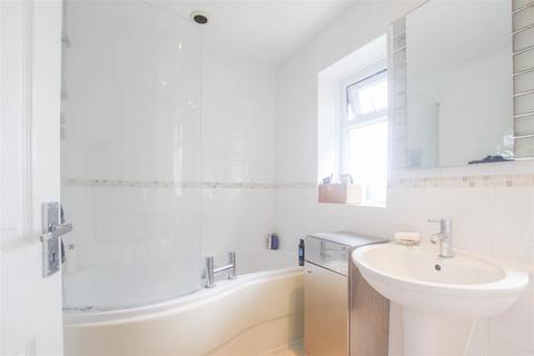 16 Chalklands, Linton, Cambridge, CB21 4JH