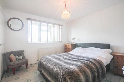 16 Chalklands, Linton, Cambridge, CB21 4JH