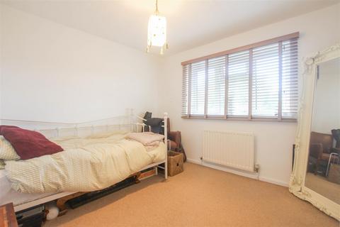 16 Chalklands, Linton, Cambridge, CB21 4JH