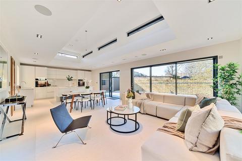 4 bedroom detached house to rent, Lavender Mews, Surbiton