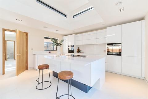 4 bedroom detached house to rent, Lavender Mews, Surbiton