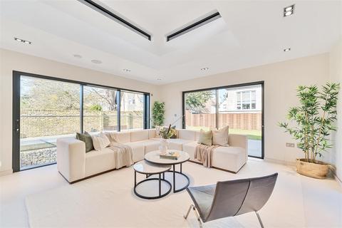 4 bedroom detached house to rent, Lavender Mews, Surbiton