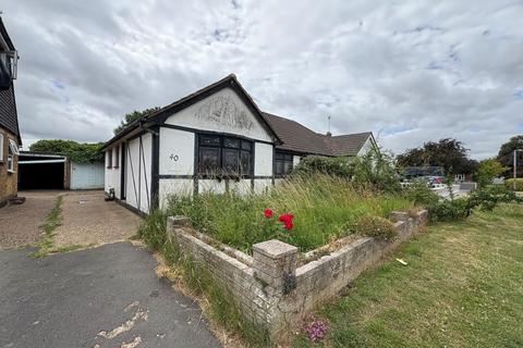 3 bedroom bungalow for sale, Smallgains Avenue, Canvey Island SS8
