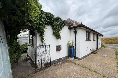3 bedroom bungalow for sale, Smallgains Avenue, Canvey Island SS8