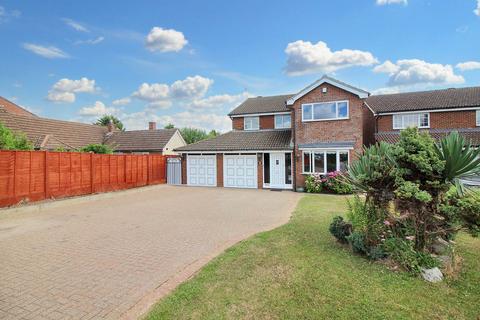 4 bedroom detached house for sale, Middle Road, Aylesbury