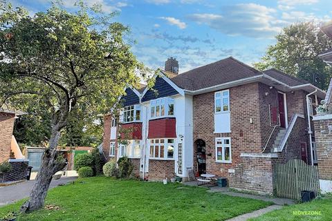 18 Madison Gardens, Bromley, BR2 0SJ