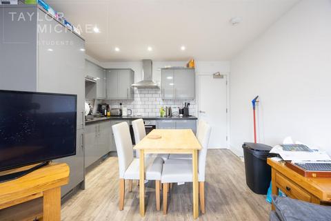 4 bedroom apartment to rent, Melville Road, Hove