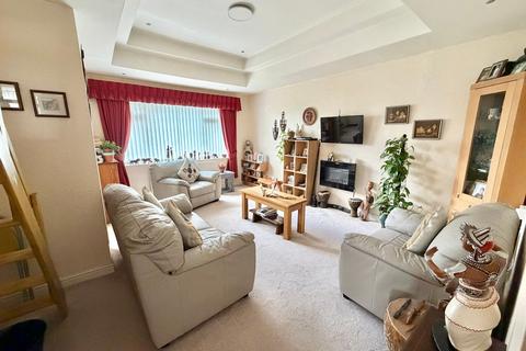 2 bedroom semi-detached bungalow for sale, Thwaites Brow Road, Keighley, BD21