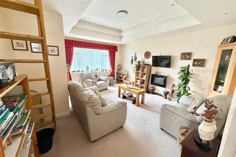 2 bedroom semi-detached bungalow for sale, Thwaites Brow Road, Keighley, BD21