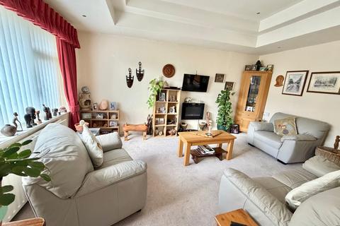 2 bedroom semi-detached bungalow for sale, Thwaites Brow Road, Keighley, BD21
