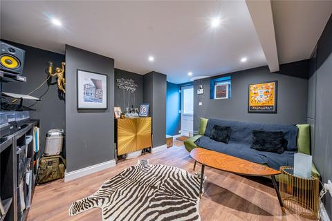 1 De Lacy Mount, Leeds, LS5 3JF
