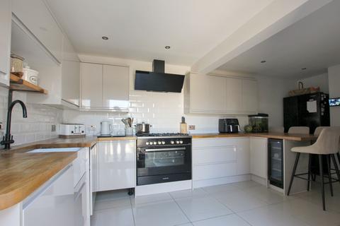 37 Baldwin Road, Greatstone, New Romney, TN28 8SY