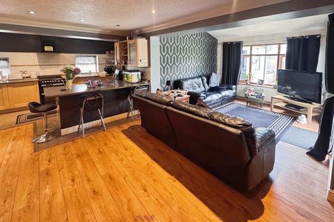 3 bedroom detached house for sale, Hatfield Road, Doncaster DN8