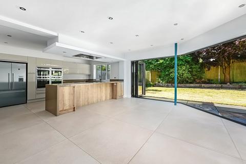 17 Alderside Walk, Englefield Green, Egham, TW20 0LX