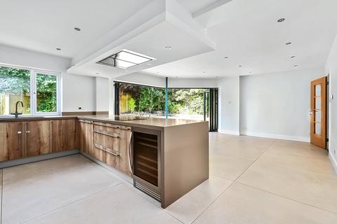 17 Alderside Walk, Englefield Green, Egham, TW20 0LX