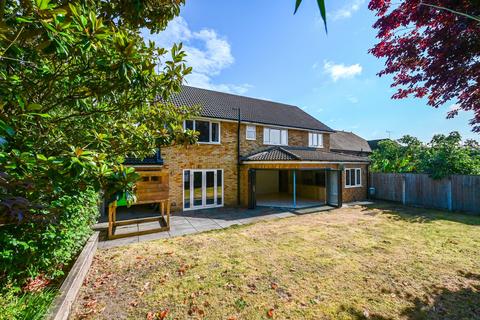 17 Alderside Walk, Englefield Green, Egham, TW20 0LX