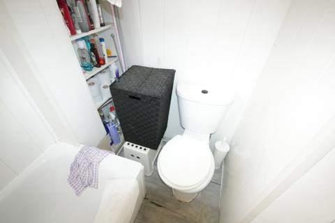 25 Holness Road, London, E15 4EN