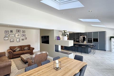 6 bedroom detached house for sale, Alderwood Court, Widnes