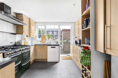4 bedroom end of terrace house to rent, Sark Walk, London, E16