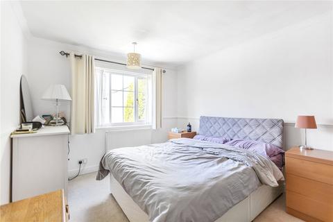 4 bedroom end of terrace house to rent, Sark Walk, London, E16