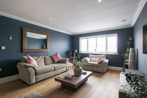 32 Hardy Road, Greatstone, New Romney, TN28 8SF