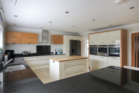32 Hardy Road, Greatstone, New Romney, TN28 8SF