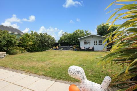 32 Hardy Road, Greatstone, New Romney, TN28 8SF
