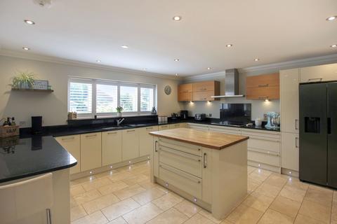 32 Hardy Road, Greatstone, New Romney, TN28 8SF