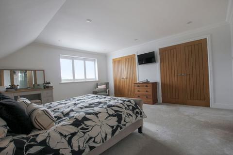 32 Hardy Road, Greatstone, New Romney, TN28 8SF