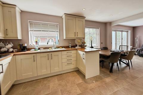 4 bedroom detached house for sale, Stirchley Road, Telford TF3