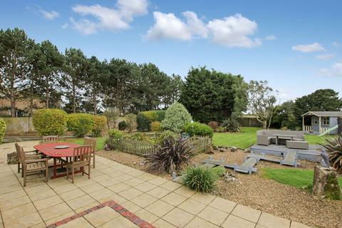 Dyke End Cottage Madeira Road, Littlestone, New Romney, TN28 8QX