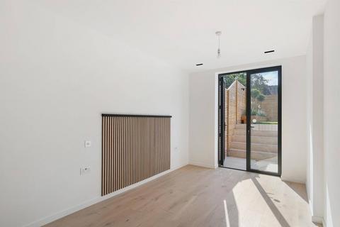 2 bedroom flat for sale, 14 Sutherland Road, London W13