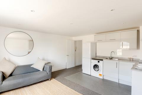 Flat 3, 32 The Mall, Clifton, Bristol, BS8 4DS