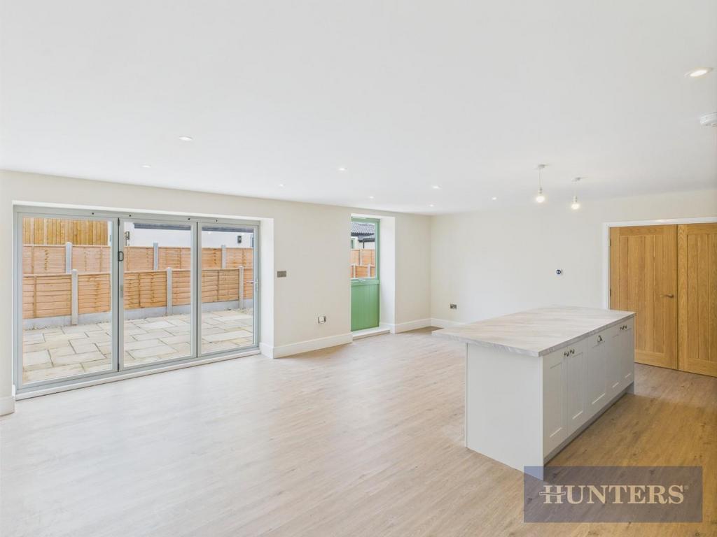 CAM05316 G0-PR0133-STILL004.jpg