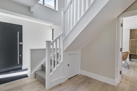 8 Green Close, Bromley, BR2 0HJ