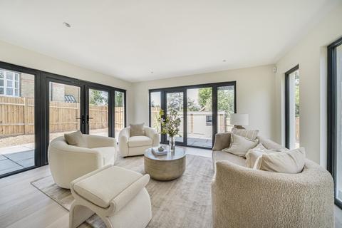 8 Green Close, Bromley, BR2 0HJ